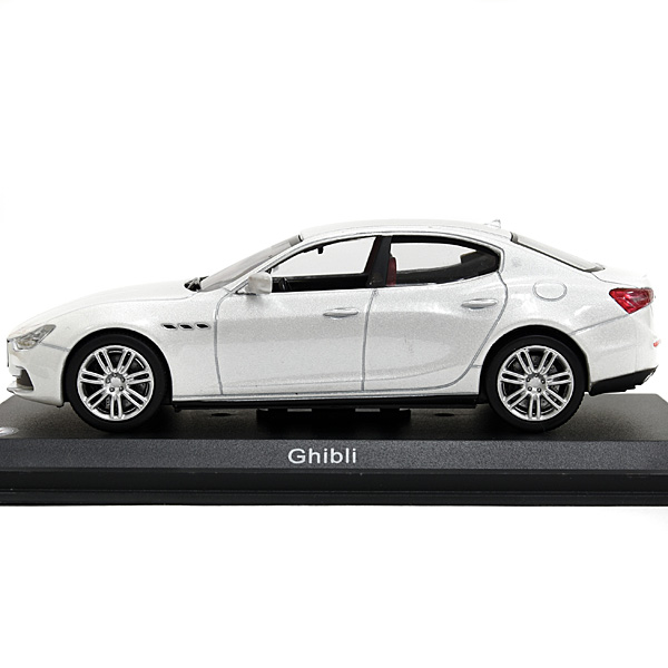 1/43 MASERATI Ghibli (Pearl White)