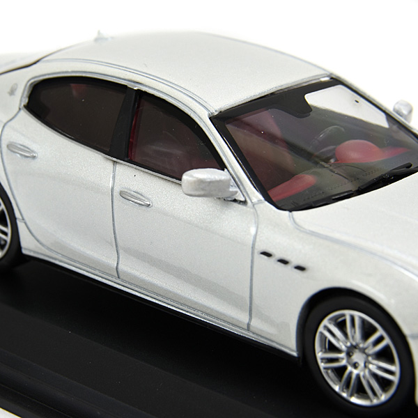 1/43 MASERATI Ghibli (Pearl White)